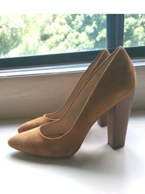 BCBGeneration Clarice Size 10 Suede Camel Tan Pointed Toe Block Heel Pumps